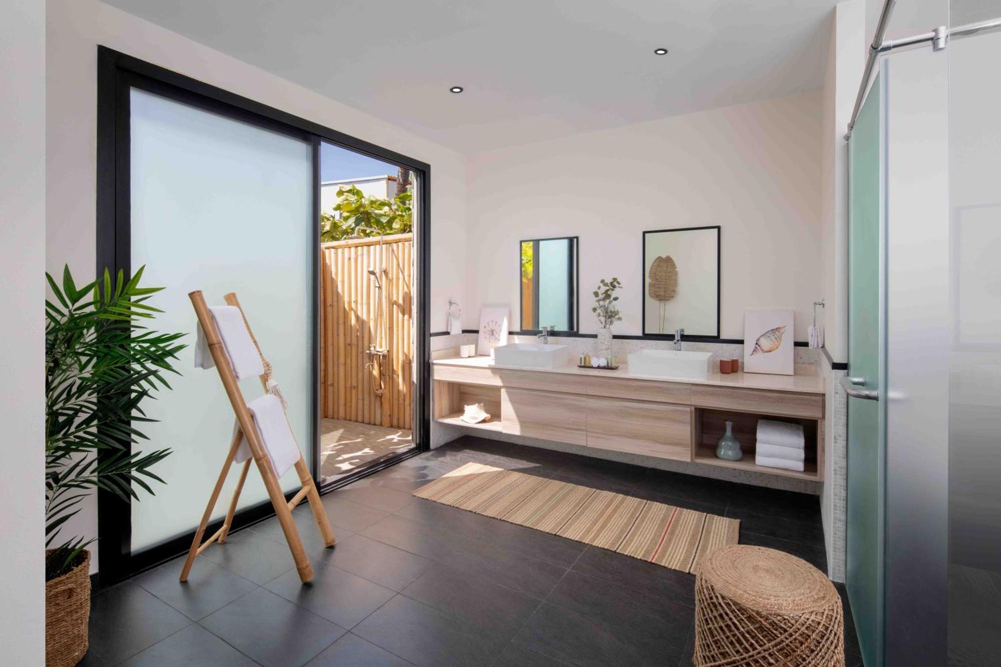 Anantara World Islands Dubai Resort Room photo